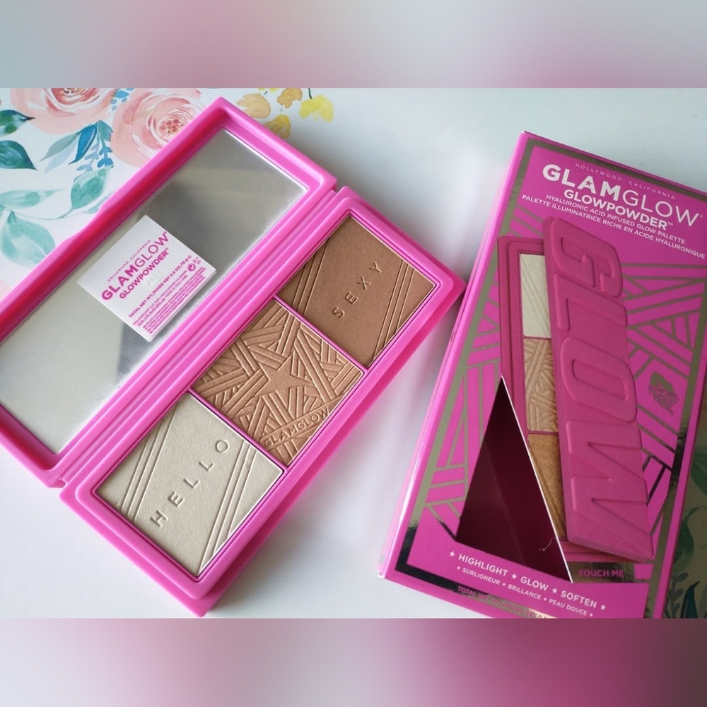 GLAMGLOW GlowPowder Hydrating Highlighter Palette